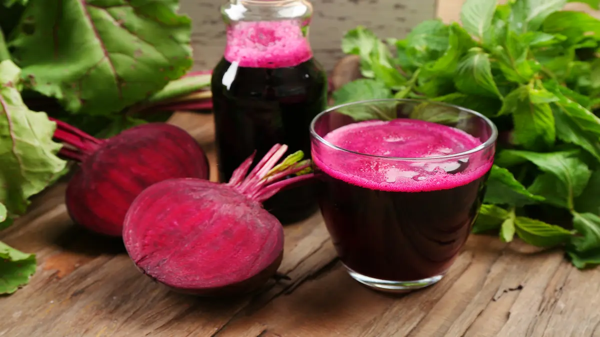 आपके दिमाग़ की उम्र बढ़ा सकता है चुकंदर का जूस: Beetroot Juice