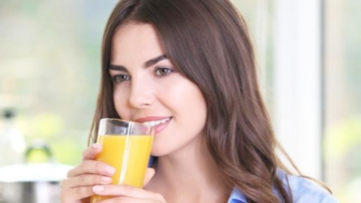 स्किन पर चाहिये नेचुरल ग्लो तो सर्दियों में पियें ये ड्रिंक्स:  Glowing Skin Drinks