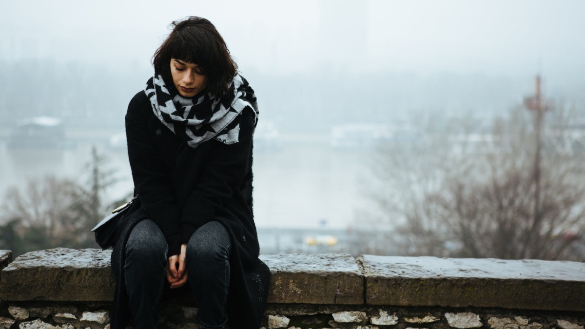 जानें क्यों सर्दियों में बढ़ते हैं डिप्रेशन के मामले: Winter Depression