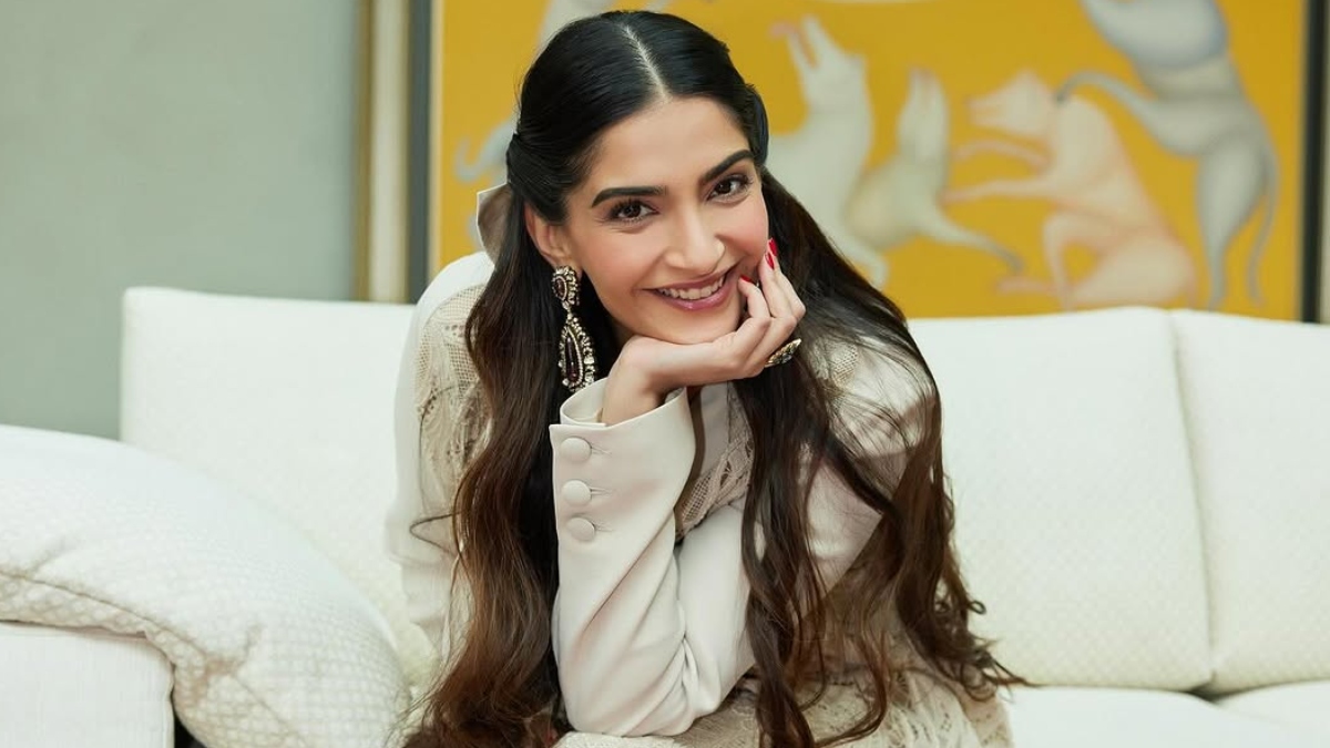 सोनम कपूर की ग्लोइंग स्किन और चमकदार बालों का राज है ये चीज़ें: Sonam Kapoor Skincare Secrets