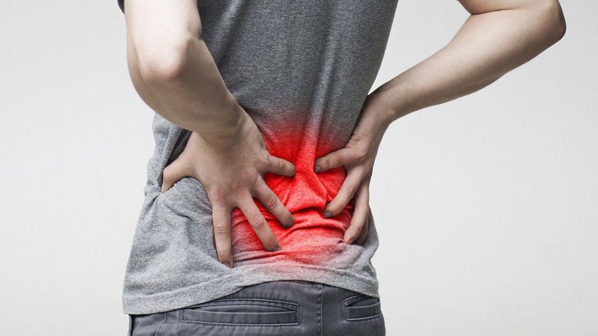 पीठ दर्द कर रहा है परेशान, तो ये 7 उपाय दिलाएंगे निजात: Remedies For Back Pain